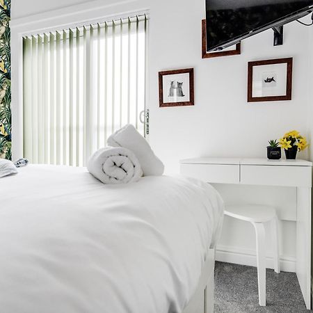 Buxton Apartment - 1 Bed, Free Parking, Wi-Fi Hazel Grove Eksteriør billede