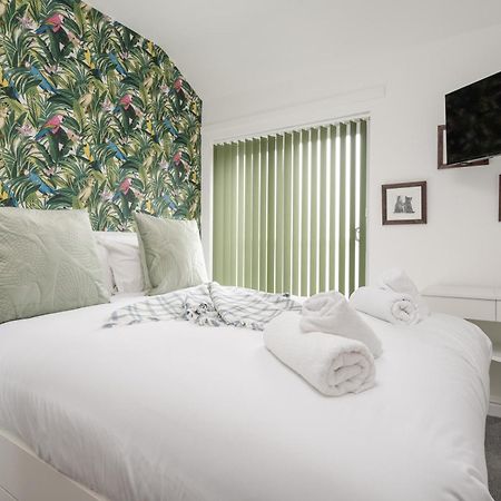 Buxton Apartment - 1 Bed, Free Parking, Wi-Fi Hazel Grove Eksteriør billede