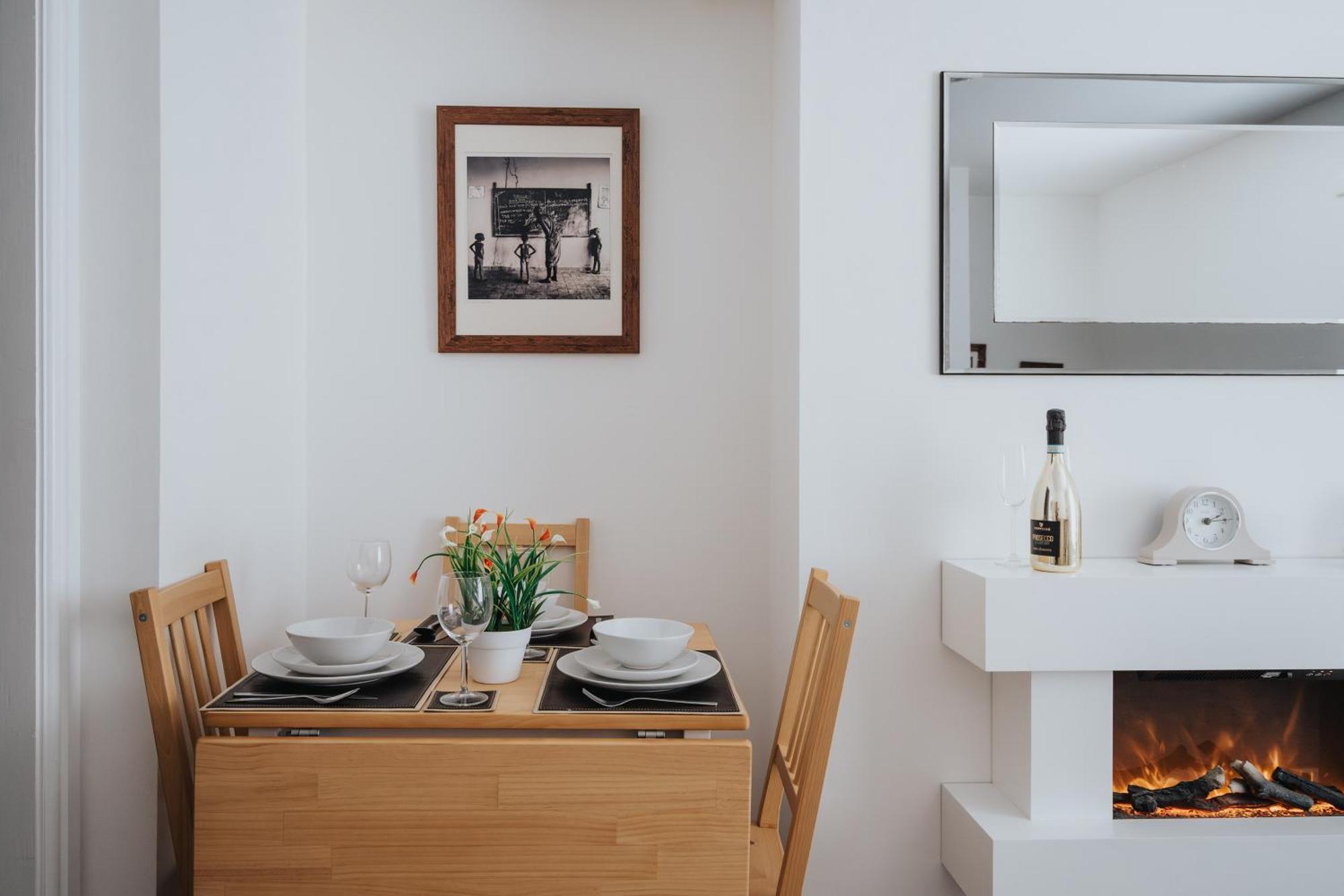 Buxton Apartment - 1 Bed, Free Parking, Wi-Fi Hazel Grove Eksteriør billede