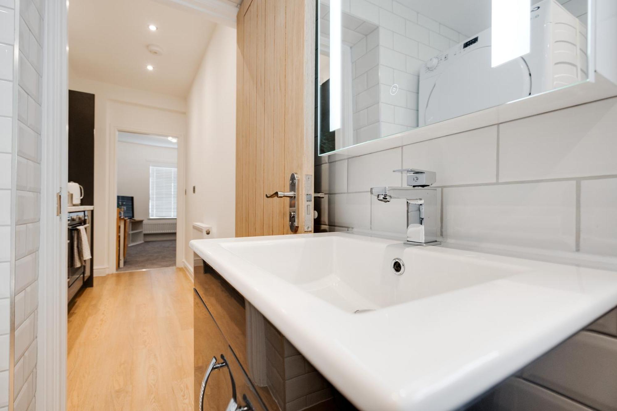 Buxton Apartment - 1 Bed, Free Parking, Wi-Fi Hazel Grove Eksteriør billede